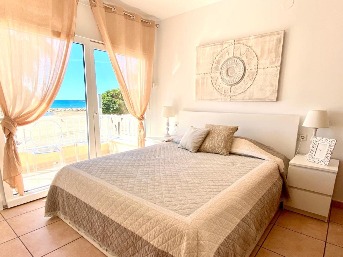 House In Front Of The Beach With Sea View Cambrils Exteriér fotografie