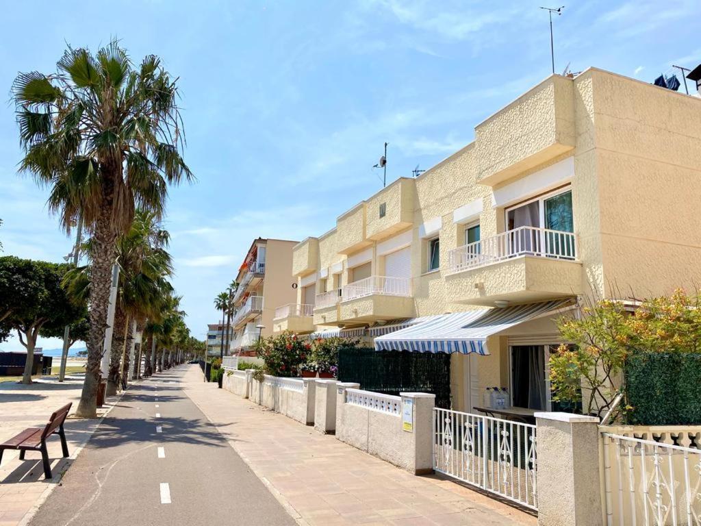 House In Front Of The Beach With Sea View Cambrils Exteriér fotografie
